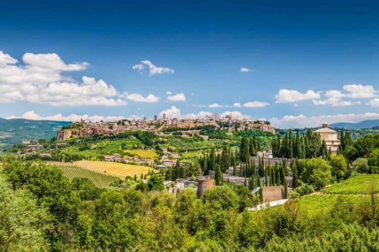 The Eternal Gleaming Sun: Personal Tours Of Tuscany